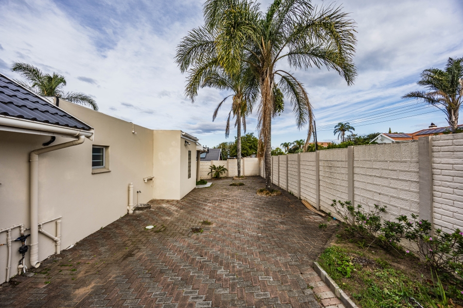 4 Bedroom Property for Sale in Beacon Bay Eastern Cape